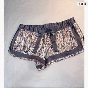 Victoria’s Secret Women’s Floral Pajama Shorts drawstring, small, lounge, chic